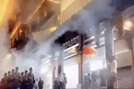 狂拽炫酷吊炸天！上海豫园的这段视频在网上火了，网友们却吵翻了｜申晨间图片