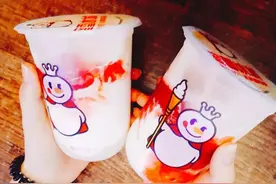 「蜜雪冰城」第6位加盟商说：这条街上，你的眼里只有我图片