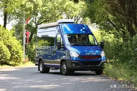 29.98万新款依维柯B型房车！3.0T+后驱双排轮，适合夫妻2人出行图片
