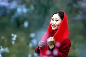 人像摄影：桃花丽影图片