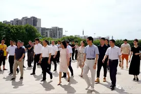 董明珠在南康演讲分享！站着讲了近2个小时，没喝一口水，掌声响了30多次……图片