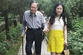16年过去了，相差54岁，如今98岁杨振宁44岁翁帆，现状如何？图片