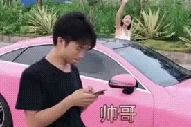 搞笑GIF：原来演员们都是这么拍骑马戏份的。图片