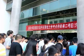 四六级成绩公布，有人遗憾424，有人幸运425，大神695图片