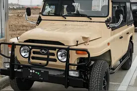 BJ212致敬版新车型上市，软顶三角门，搭载2.4T动力，售9.48万图片