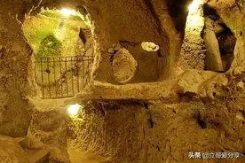 男子无意撞倒家中的一道墙，却发现通向地下世界的秘密通道图片