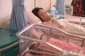 顺产时突然有“生理需求”，孕妈不用忍着，医生也赞同就地解决图片