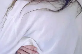 白T恤上不同的污迹怎么去除？图片