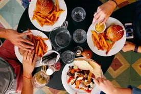 我，外卖员，告诉你：送外卖一天可以赚多少钱？能月入过万吗？图片