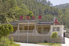 云南桶装水厂家紫宝山泉提醒您购买桶装水千万不要图便宜图片