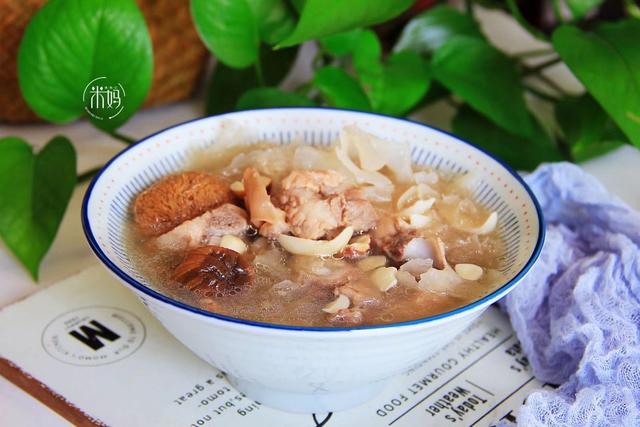 莲子雪儿花胶百合汤 2026年莲子百合花胶汤功效