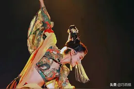 一舞成名的哈尼克孜，亮相金鸡奖闭幕式，身穿蓬蓬裙仿若外逃公主图片