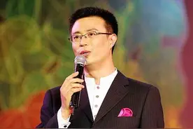 白燕升：曾是央视主持人，妻子结婚后不幸瘫痪，今52岁儿女双全图片