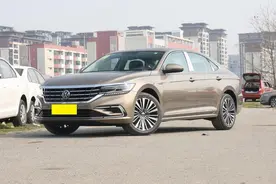 满箱油续航1100公里，车长4933mm，价格亲民，带你看全新帕萨特图片