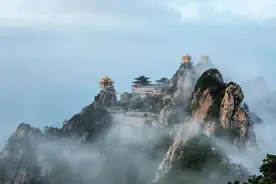 河南一个溶洞景区，上下分五层，落差138米的溶洞图片