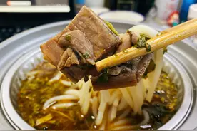 美食测评：超火的自嗨锅系列第2弹，哪款更美味，哪款要避坑？图片