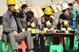 农民在城市打工，有必要在城市买房吗？视频封面