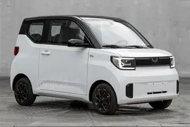 新款五菱宏光MINI实车曝光，换银色车标，车身加长，动力增强图片