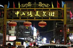 南宁市的这条街不仅人多，还是网红的打卡地之一，最适合晚上游玩图片