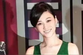李小冉这次终于放开了，一袭墨绿色深V连衣裙亮相，秀出尤物身材图片