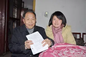 38岁女教师和65岁环卫工的婚姻故事：世人多媚骨，唯有君如故图片