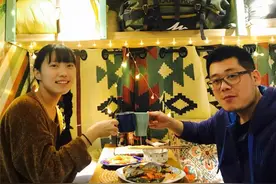 80后情侣裸辞，买辆大巴当房车，爆改12㎡空间，诗和远方都有图片