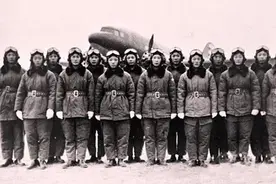 百年瞬间丨新中国第一批女飞行员图片