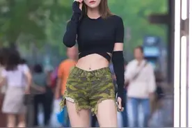 小说：合租的女室友敲我房门求助，原来是摔倒身上插入木刺受不了图片