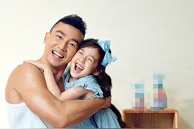 刘畊宏父女再出镜，“小泡芙”长大成“奶油蛋糕”，美人坯子成型图片