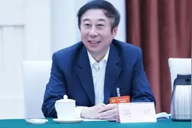 餐前教孙子读《悯农》，冯巩今年的两会提案事关“粮袋子”图片