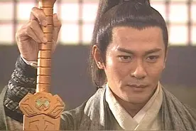 江华息影后生活精打细算，买水果挨个挑选犹豫不决，58岁仍租房住图片