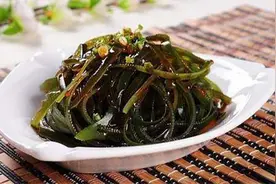 美食分享：鲜笋土鸡汤，酱骨头，青椒海带丝的简单做法图片