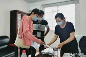 母亲突然离世，她强忍悲痛，继续奋战在“疫”线……图片
