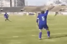 范志毅年近50神级停球图片