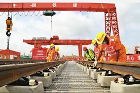 国内在建最快地铁开始铺轨，时速高达160公里/小时图片