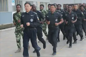 将工厂开到非洲，这个老兵靠卖鞋创汇上百亿！图片