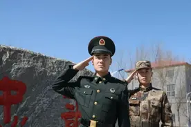 军人站岗突然内急，应该怎么解决？不用硬憋着，部队做了万全准备图片