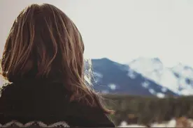 感情的路，可以回头看，但不要回头走图片