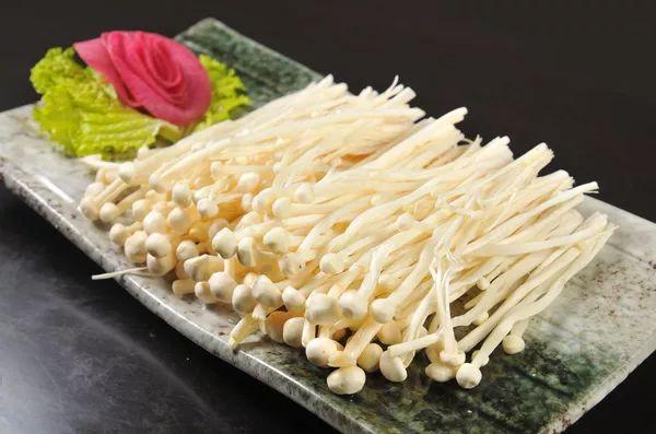 金针菇的营养价值及功效（金针菇被誉为人体脑黄金）