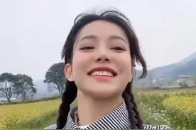 表妹李KK，凭借一句“表哥，我出来了哦”火遍全网，20岁逆袭人生图片