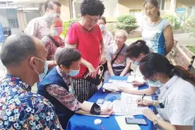 华新街街道野水沟社区举办“志愿服务进社区”义诊活动图片