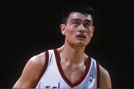中国篮球传奇人物：二十年出一个姚明，百年才现胡卫东图片