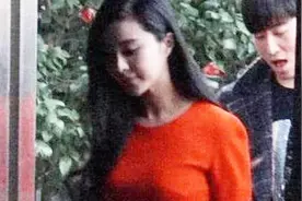 范冰冰现身肚大如箩将和李晨奉子成婚？视频封面