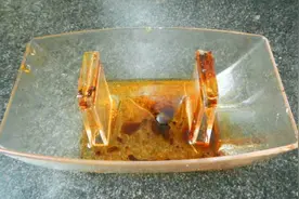 厨房废油不要扔，倒进花盆里，肥效比磷酸二氢钾要强图片