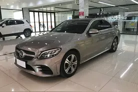 女司机开了一年的奔驰C260L还值多少钱？图片