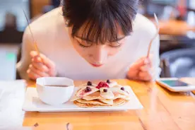 有胃病还能不能吃甜食？消化科医生表示：这3种“甜食”切记少碰图片