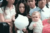 搞笑gif动态图：这种身材的女朋友小拳拳捶胸口，我顶不住啊图片