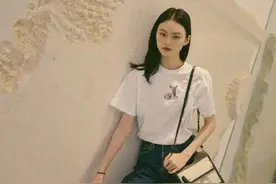 女团的T恤打结法我终于get了！需要一件新衣服马上练练手图片