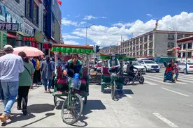 拉萨最受游客欢迎的人力三轮车，800元租车600元租房，日挣100元图片