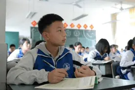 “再苦也不送学生住校”，白岩松一席话道出住校三个弊端，很现实图片